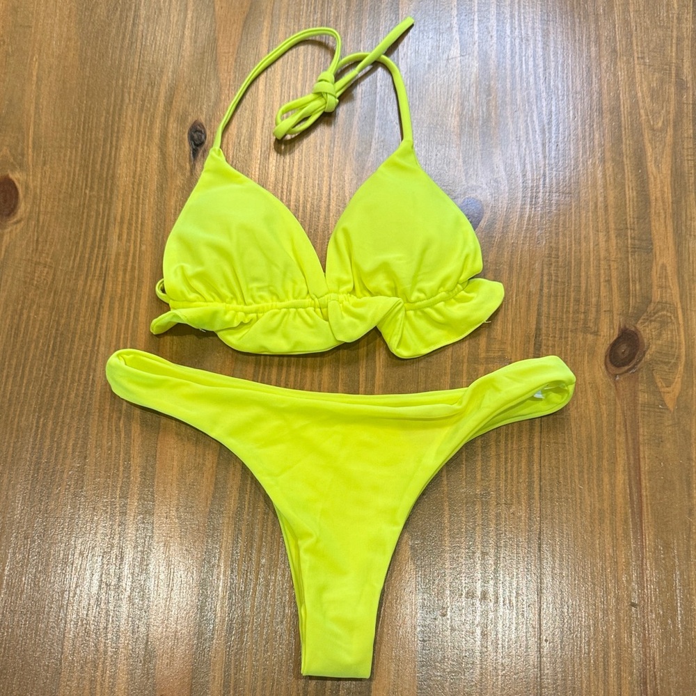 Yellow triangle adjustable tie neck and back bikini 2 piece NWOT swimwear